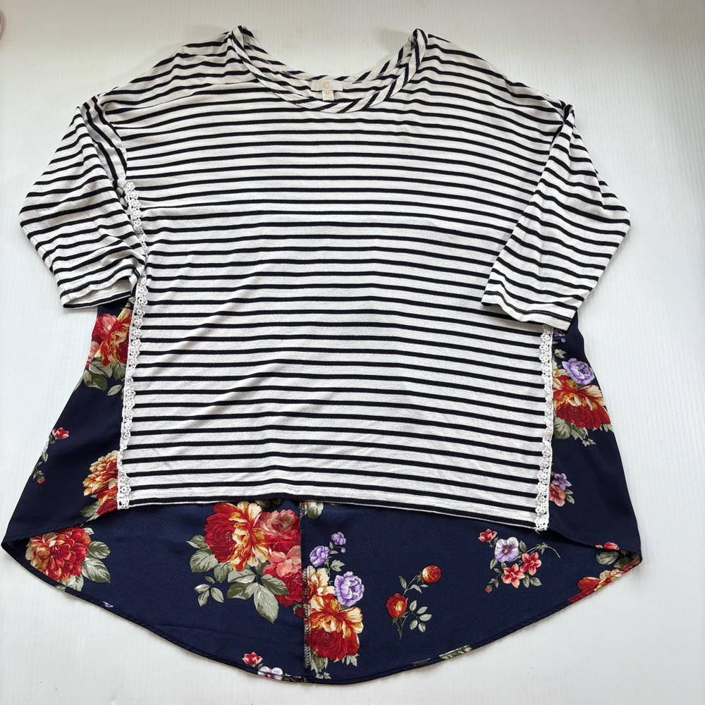 Women’s Multimedia Black and White Striped Blouse with Floral Sides&Back SzXL - Picture 10 of 11